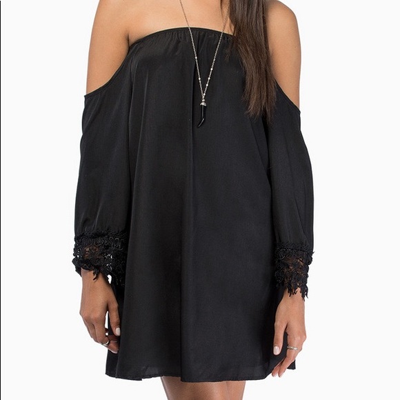 Tobi Dresses & Skirts - NWT Tobi Ophelia Black Off The Shoulder Dress Top